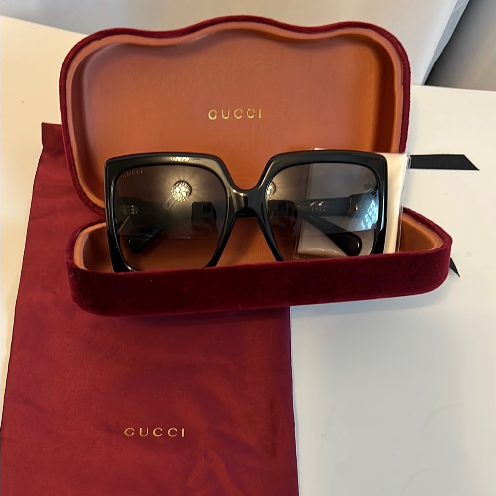 100% Authentic Gucci Oversized , Black, Acetate Sunglasses 🕶️